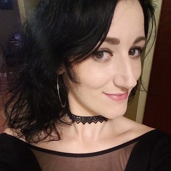 Meet your Posher, Sarah - Picture 2 of 2